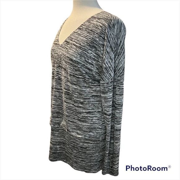 White House Black Market Gray & Black Long Sleeve V-neck Top size Large - Picture 5 of 8